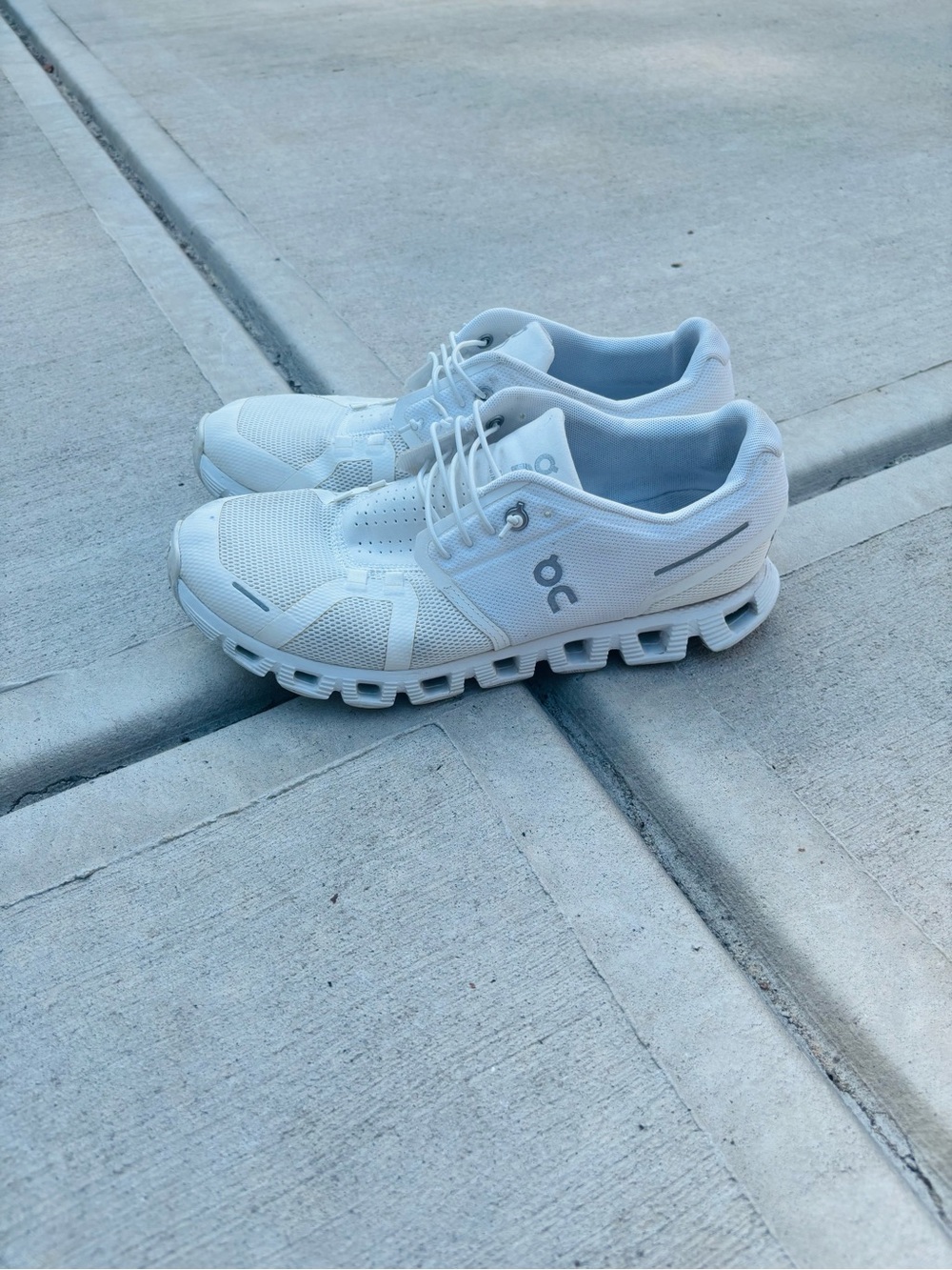 On Running Cloud 5 Women’s All-White Cloud Athletic Shoes size 10 Wide